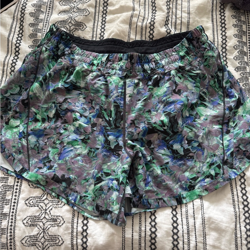 Lululemon track that shorts
